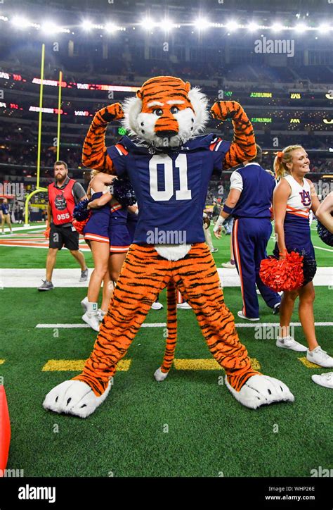 When did auburn adopt the tiger mascot